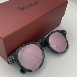 Illesteva Leonard in granite w/ rose mirror lenses